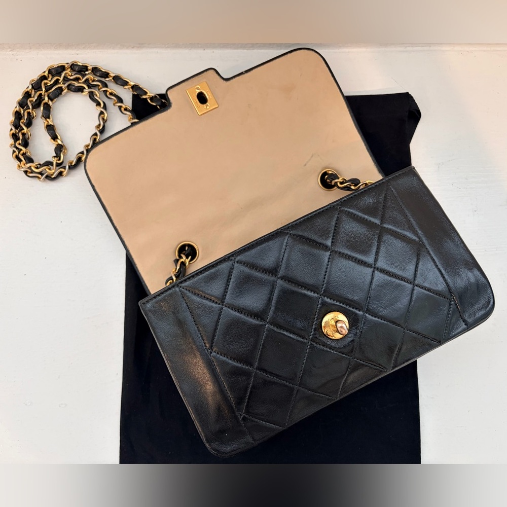❤️SOLD❤️ Auth CHANEL Vintage 24K Diana Classic Black Medium Single Flap Bag - Picture 7 of 17